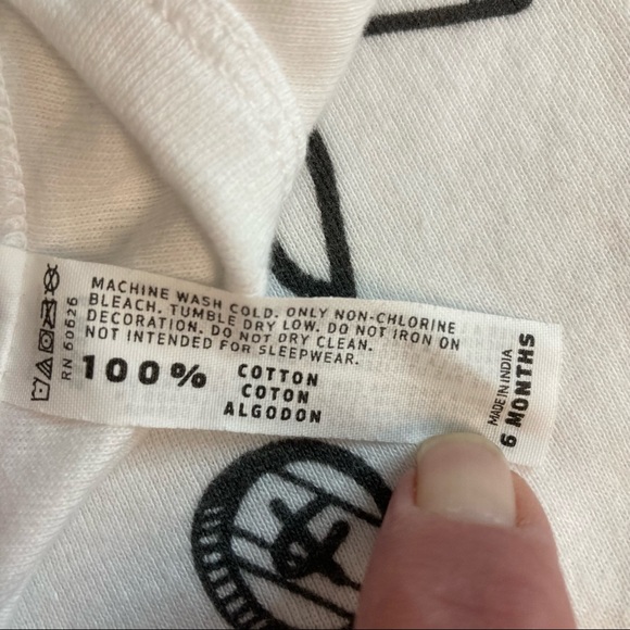 Rabbit skins graphic onesie 6 mo - Picture 4 of 5